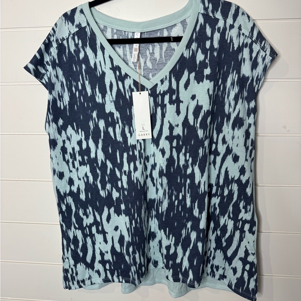 Lularoe GABBY V-NECK RIB MIX T size large from the Cozy Collection